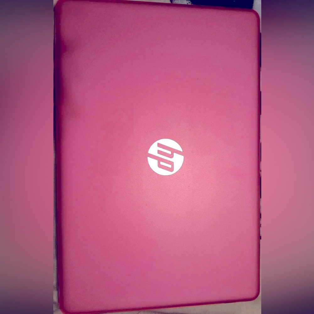 8gb ram 512gb hard drive i do have box, charger comes with $200 worth of stuff